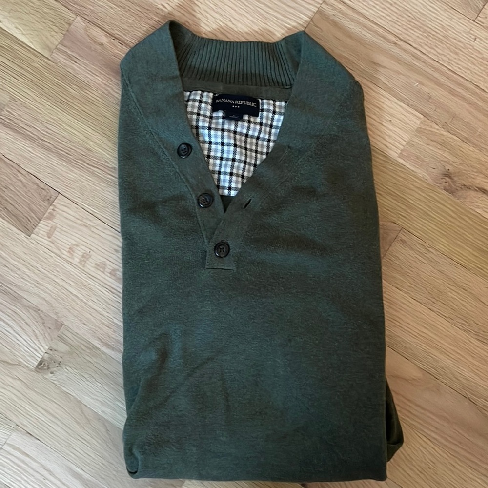 Banana Republic Olive Colored button down v neck sweater